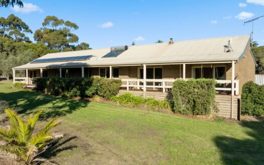 Serenity Meets Style – Timber Home Haven in Wallington !!