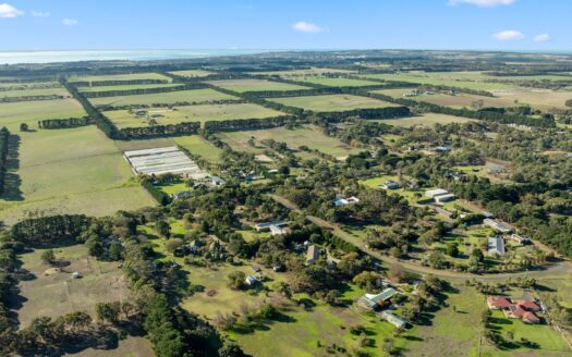 Serenity Meets Style – Timber Home Haven in Wallington !!