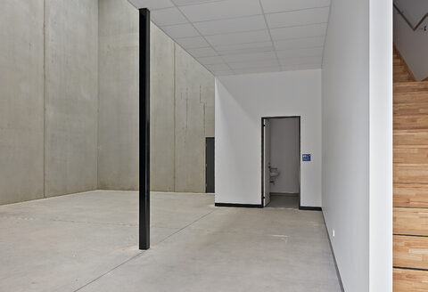 Contemporary Warehouse Space in Inner-West Industrial Business Park !!